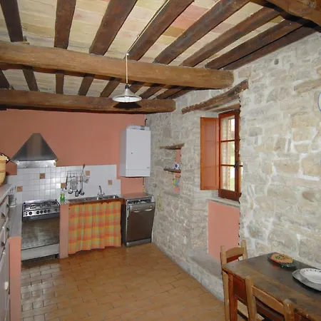 In With Pool And Terrace Apecchio