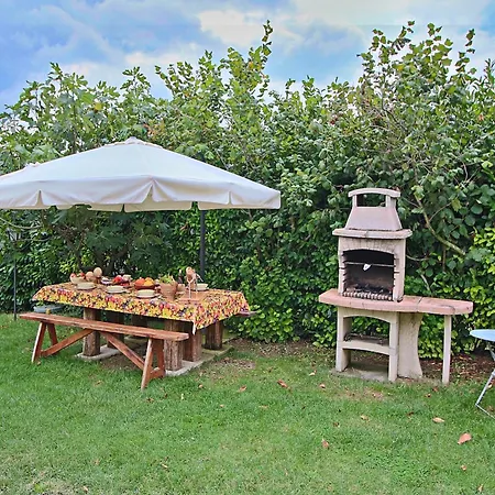 In With Pool And Terrace Дом отдыха Apecchio