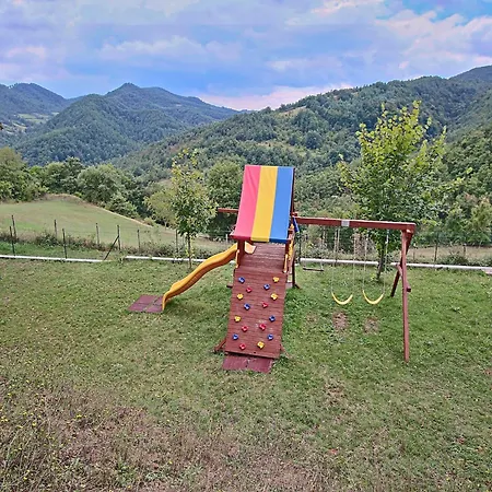 In With Pool And Terrace Apecchio